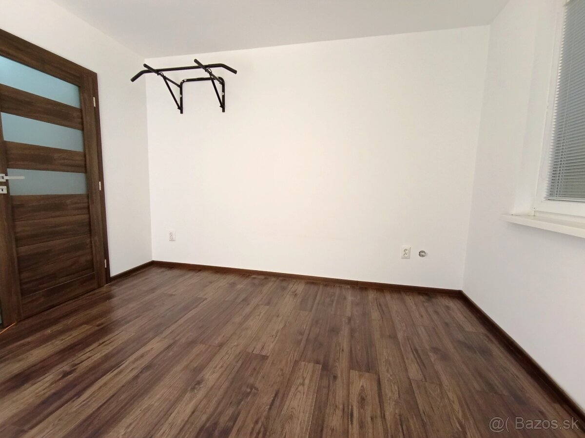 3-izbový byt s balkónom v obľúbenej časti Hlín - 17