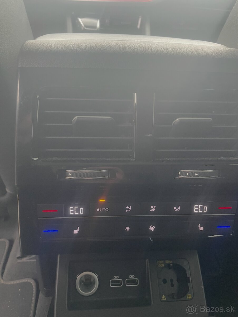 VW Touareg 4x4,Webasto,kamera,nočné videnie,asistenty - 17