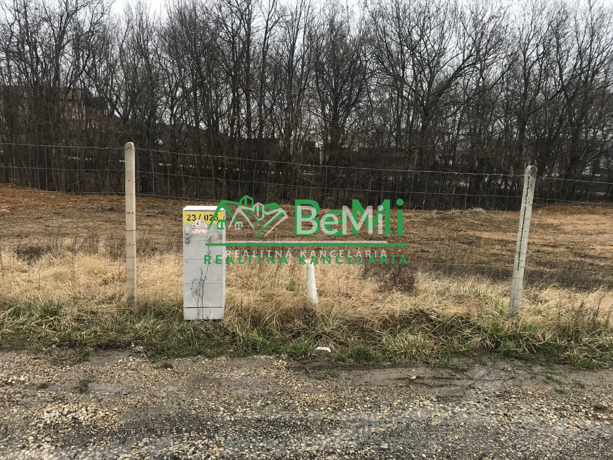 Pozemok Štitáre (800 m2) ,v slepej uličke pod lesom ID 539- - 17