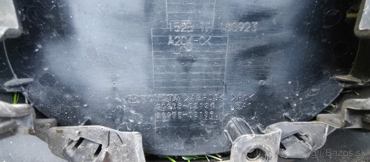 Toyota Corolla XII E21 2018 pre SEDAN - predna maska logo - 17