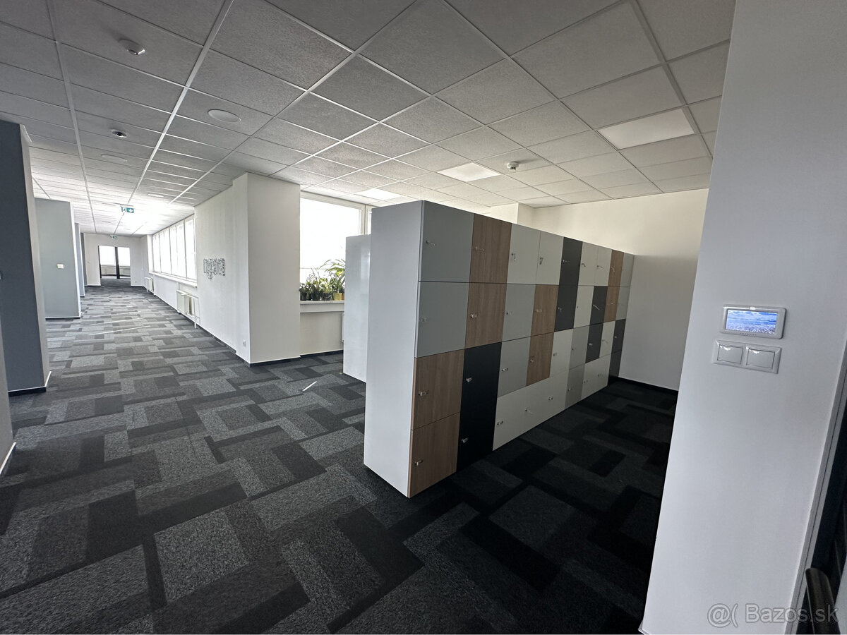 Moderné kancelárske priestory - 660 m2 - na Juhu - 17