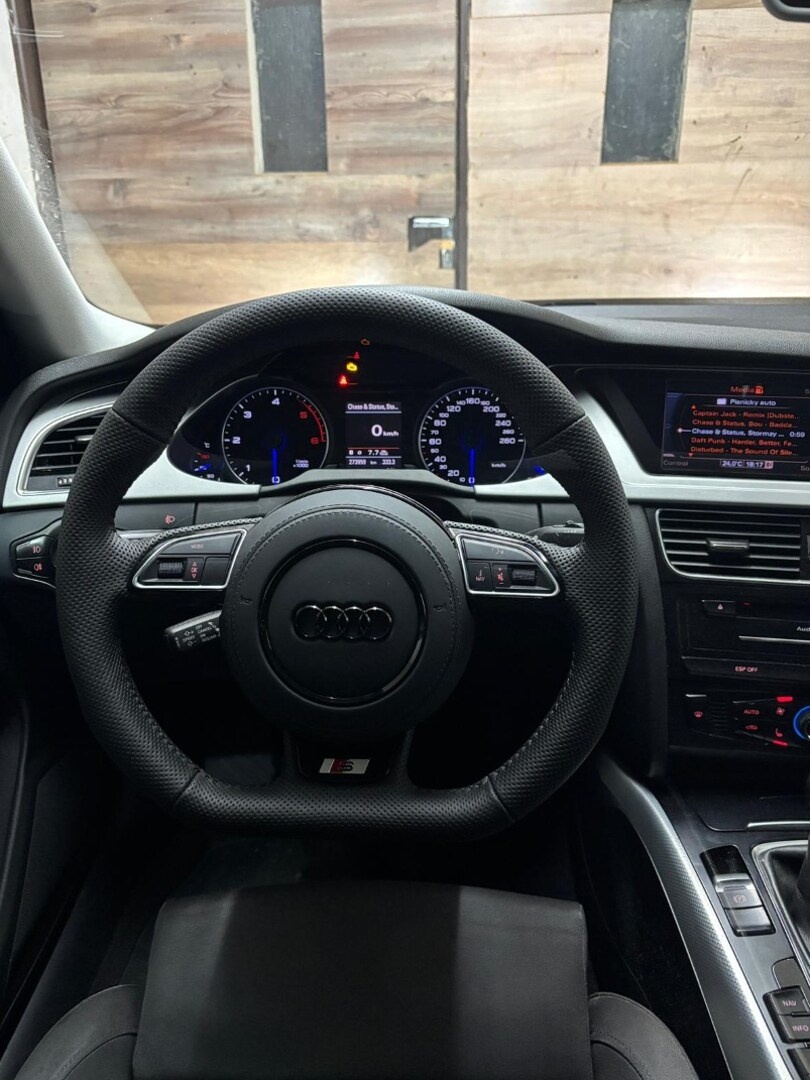 AUDI RS PERFOROVANY ZREZANY VOLANT MULTIFUNKCNY - 17