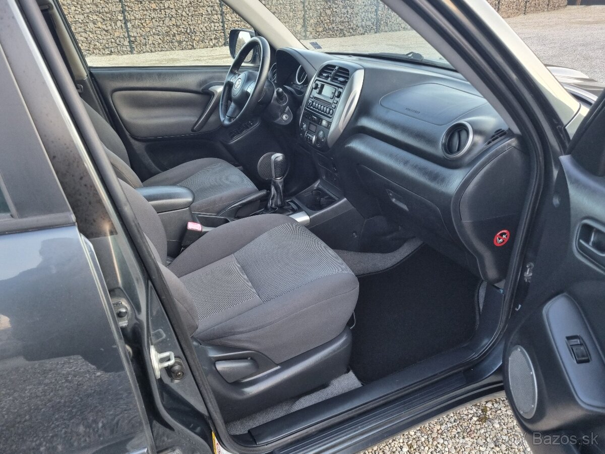 TOYOTA RAV4 2,0D4D 4x4 - 17