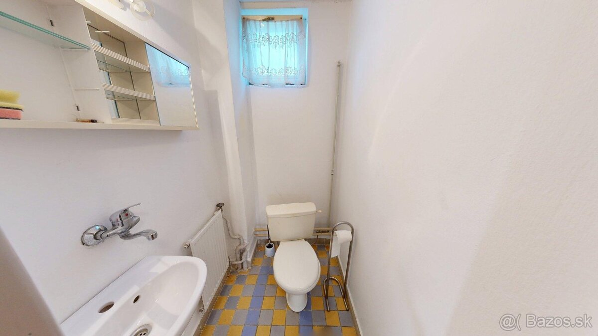 4 IZBOVÝ RODINNÝ DOM S GARÁŽOU LEN 6 km OD TERMÁLNEHO MESTA - 17