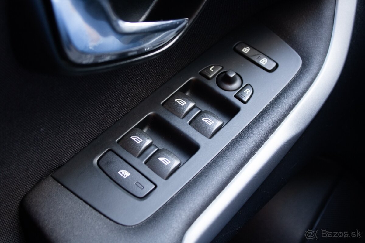 Volvo V40 D2 2.0L 88kW MT/6 2018 - 17