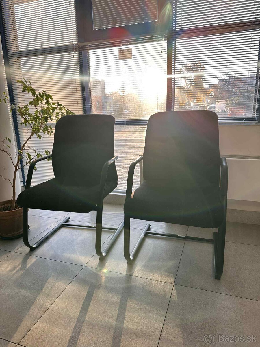 PREDÁME KANCELÁRSKY NÁBYTOK - 17