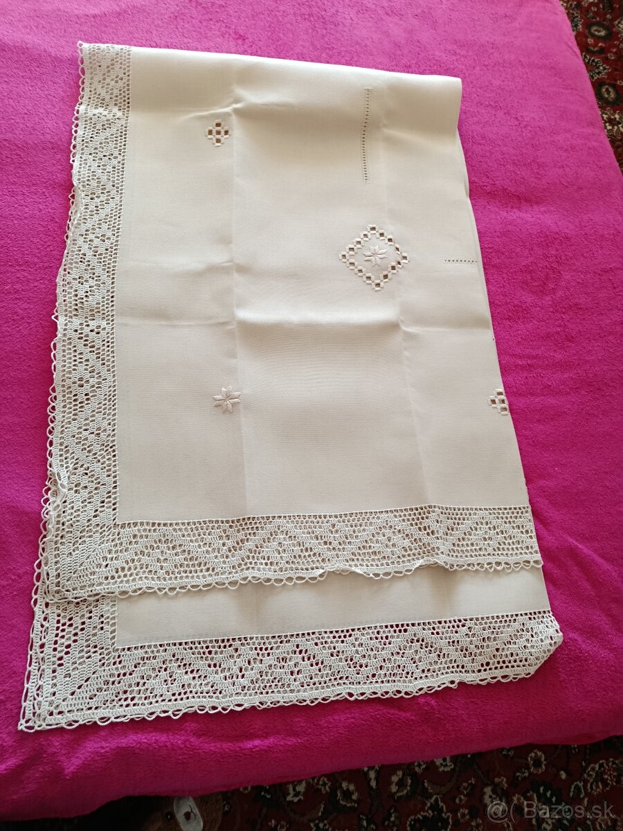 Vyšívané obrusy - 17