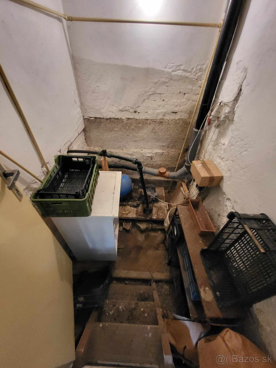 Tehlový 3 izbový rodinný dom v obci Bešeňov s veľkým pozemko - 17