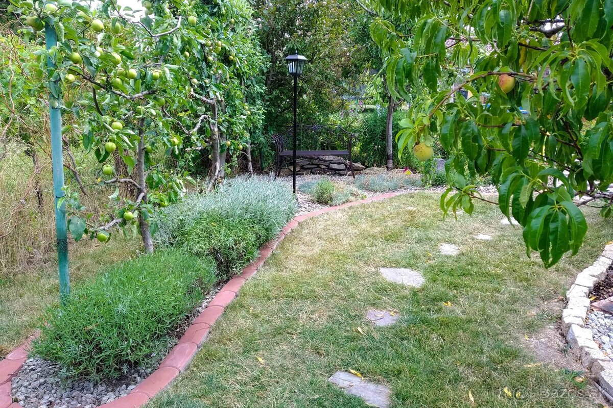 Moderný 6-izbový rodinný dom s veľkou záhradou, altánkom a b - 17