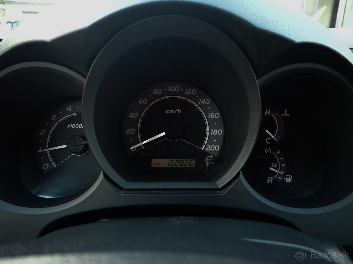TOYOTA HILUX 2.5 D-4D 4x4 - 2011- 152tis km NAVIJAK-ŤAŽNE- - 17