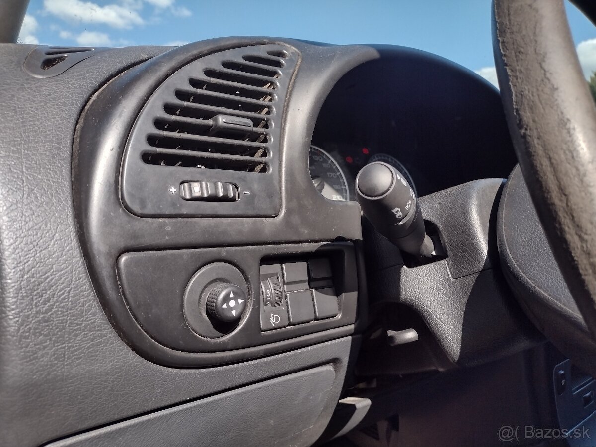 PREDAM PEKNY YOUNGTIMER CITROEN XSARA BREAK 2.0 HDI 80 KW - 17