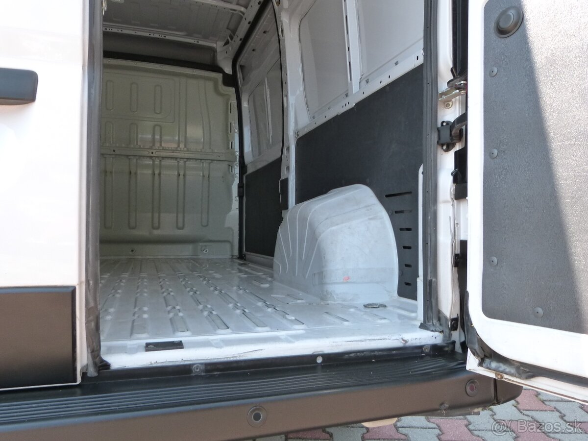 Peugeot Boxer Furgon 2.2 BlueHDi 140k 335 L2H2 Pack - 17