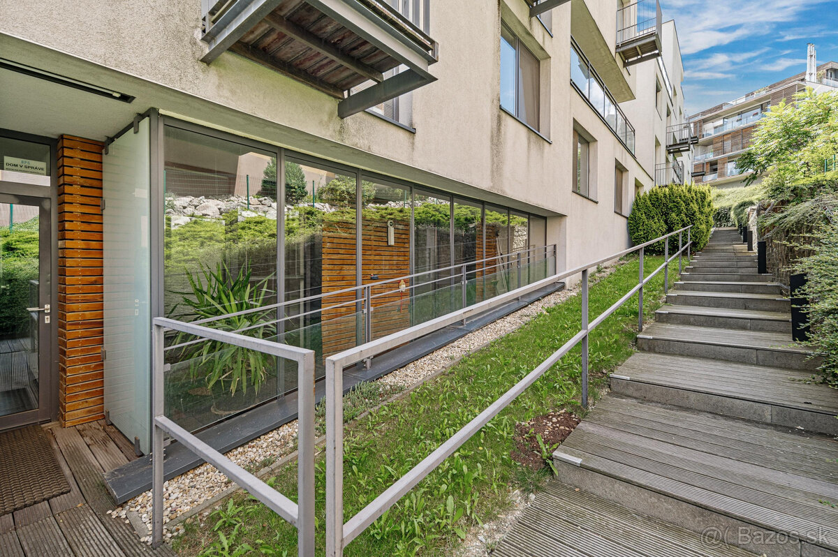 Príjemný 4 izbový byt na KOLIBE s vnútorným bazénom, saunou - 17