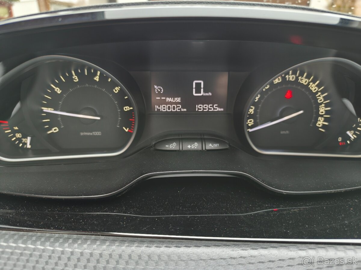 Peugeot 2008 1.2 PureTech Style SUV - 17