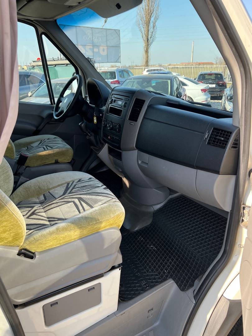 Obytná dodávka VW Crafter 2.5 TDI 120kw MT6 - 17