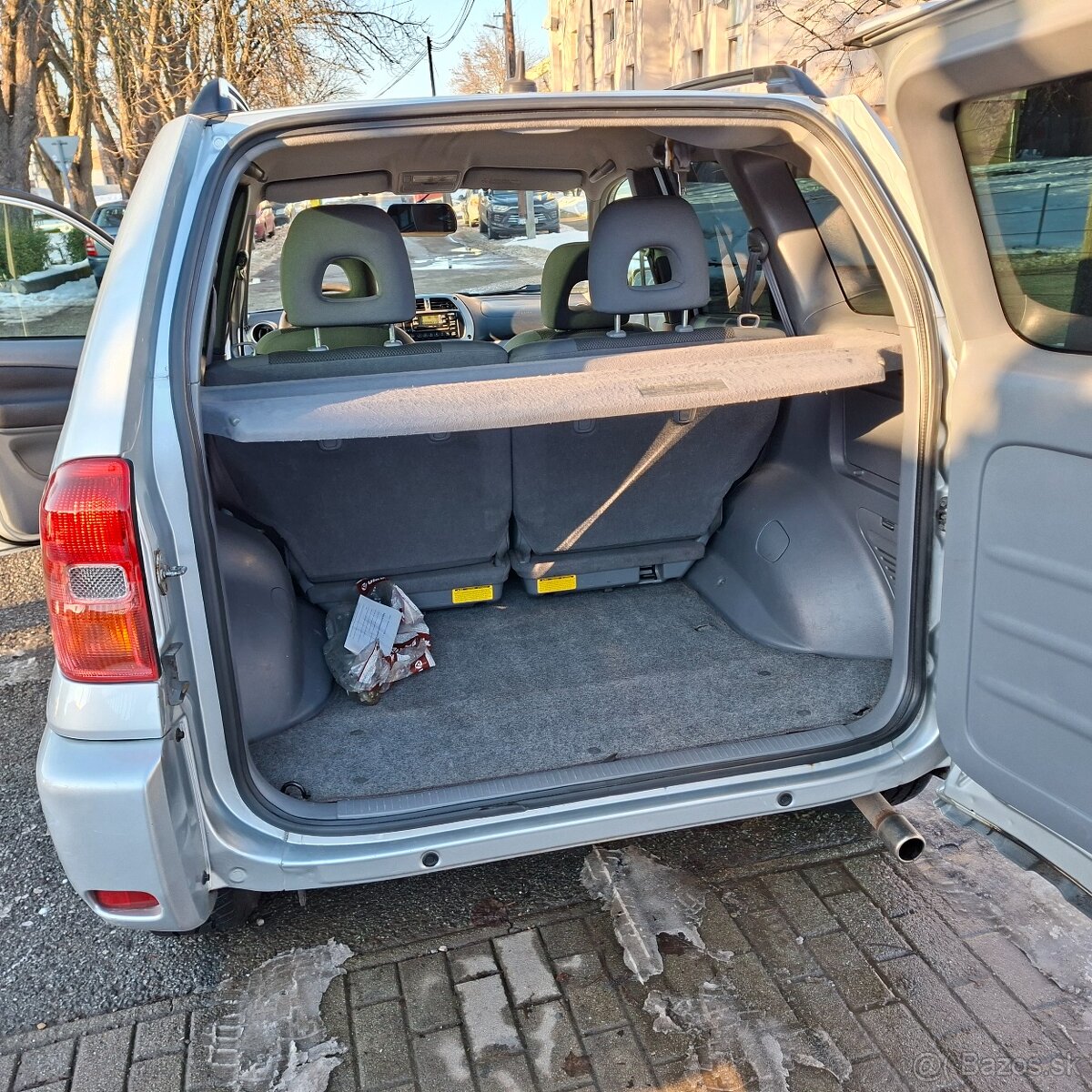 Toyota RAV4 1.8 VVTi 5D benzín - 17