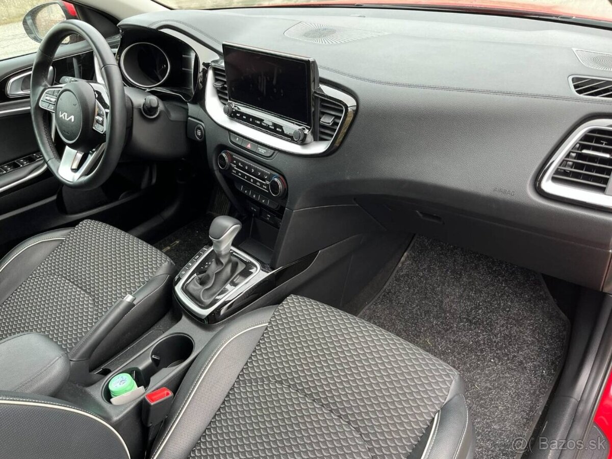 Kia Ceed SW 1.5 T-GDI - 17