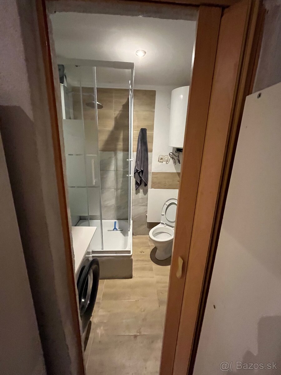 Predám 4-izbový rodinný dom v obci Veľké Zálužie - 17