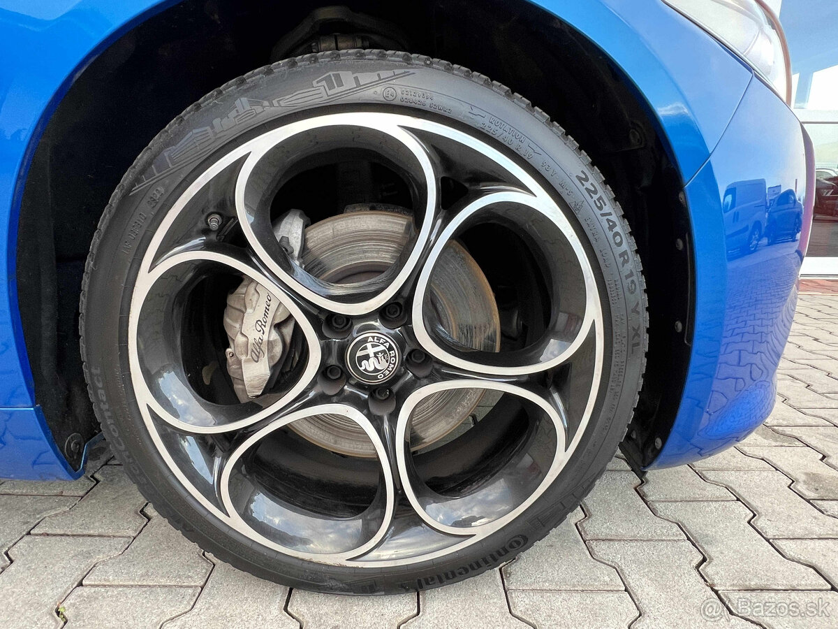 Alfa Romeo Giulia 2023 2.0 Veloce 206 kW - 17