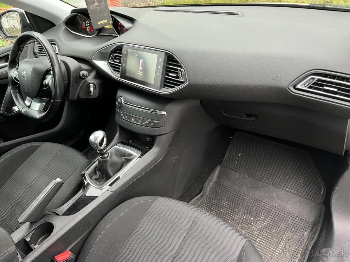 Peugeot 308 1.2 - 17