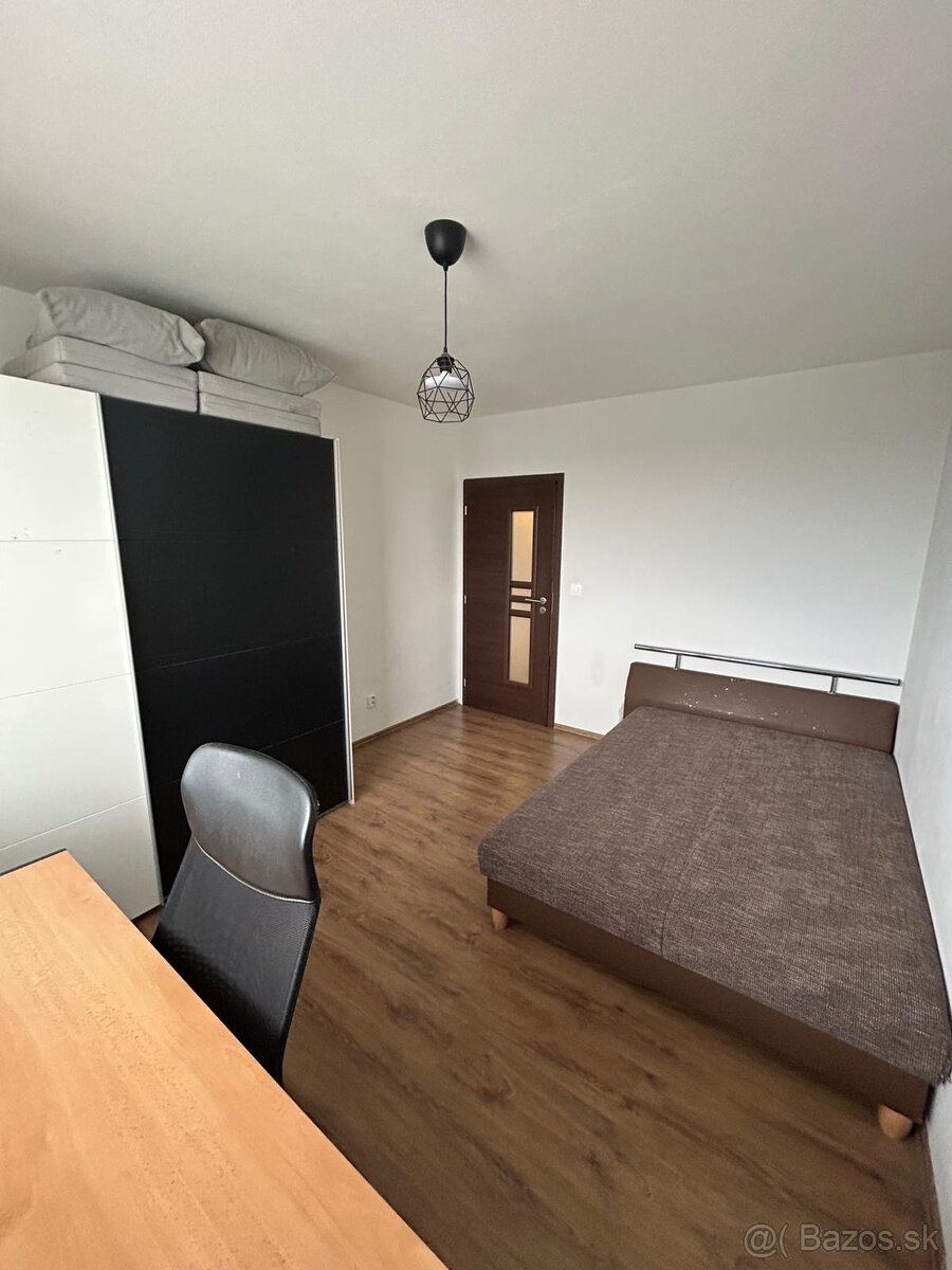 NOVOSTAVBA 3 IZBOVÝ BYT - VÝHĽAD NA CELU BRATISLAVU - 17