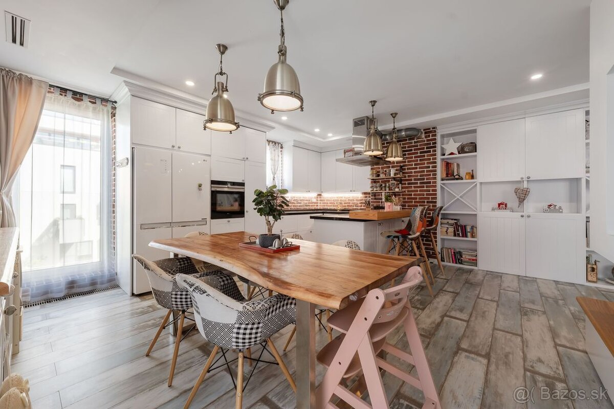 ZELENÁ STRÁŇ - PRIESTRANNÝ 4 IZBOVÝ BYT, 3 TERASY, 2 GARÁŽOV - 17