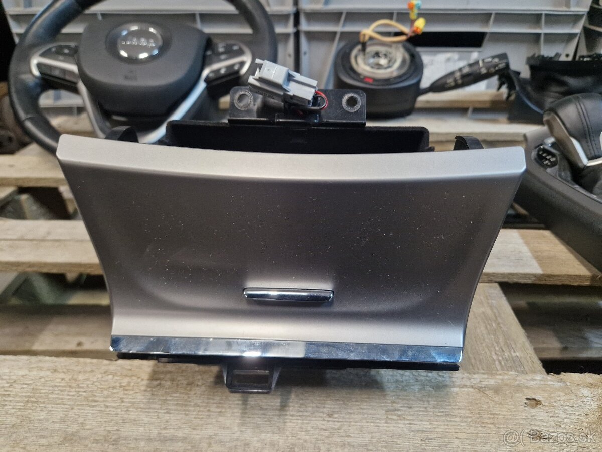 Diely interiéru Jeep Grand Cherokee WK2 2017 Summit - 17