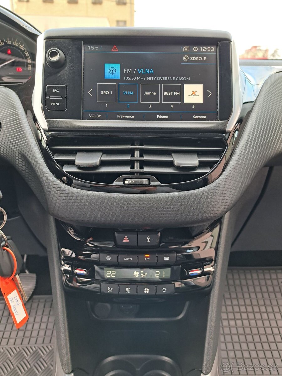 Peugeot 2008 1.2 PureTech 110 SS Allure - 17