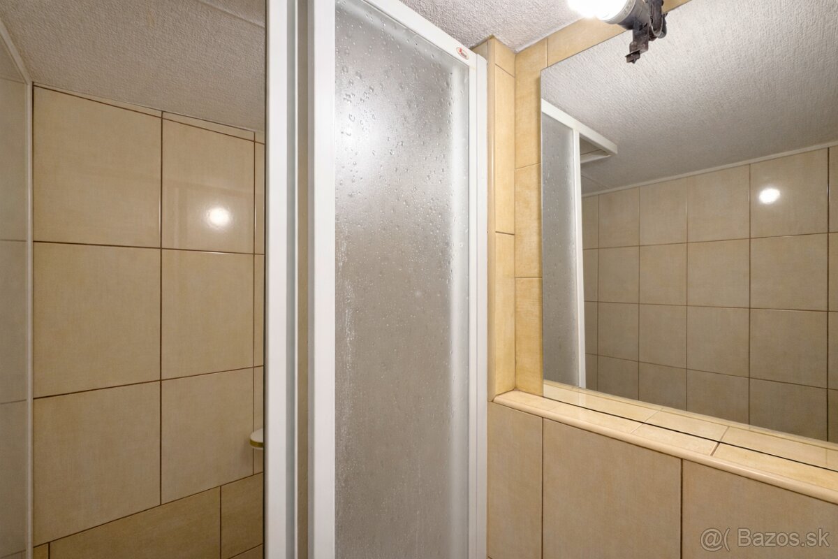 Chatka v Zlatníckej doline na predaj - 17