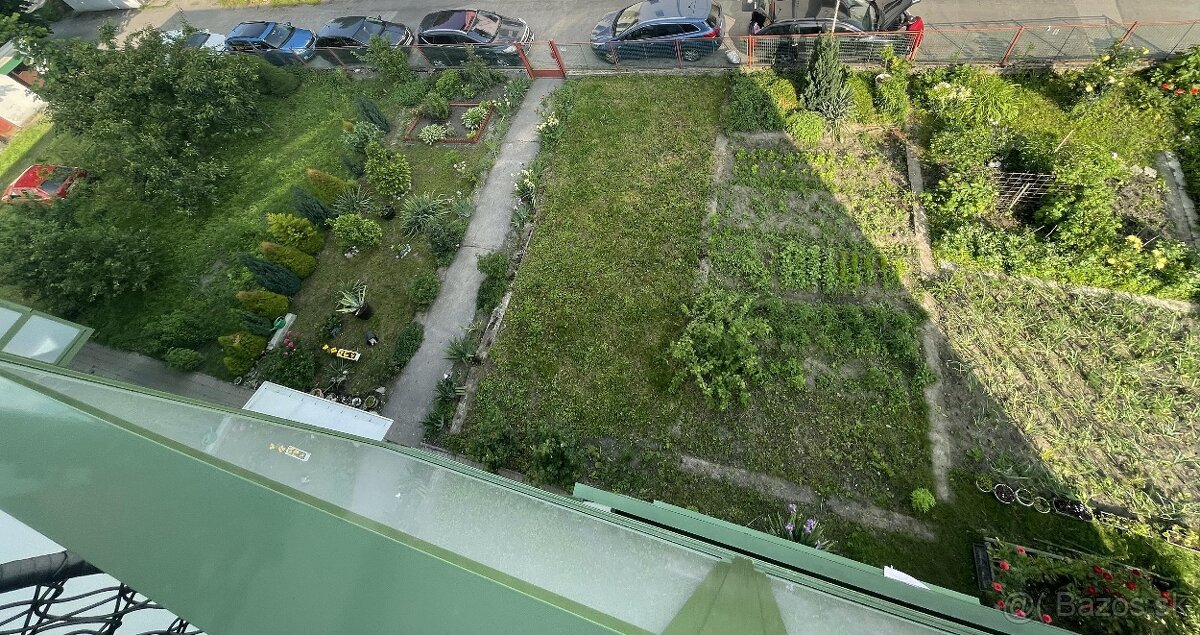 Zrekonštruovaný, zariadený byt 70 m² s garážou a záhradkou - 17