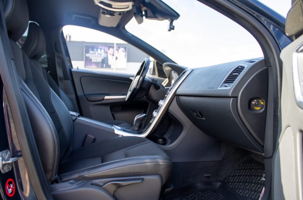 VOLVO XC60 (2015) - 17