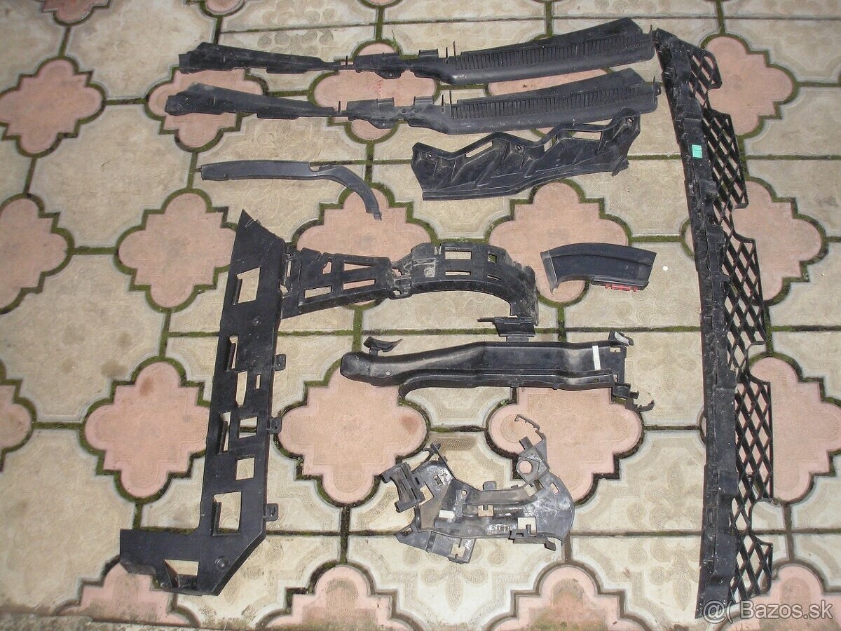 Passat B7 výrezy z karoserie - 17