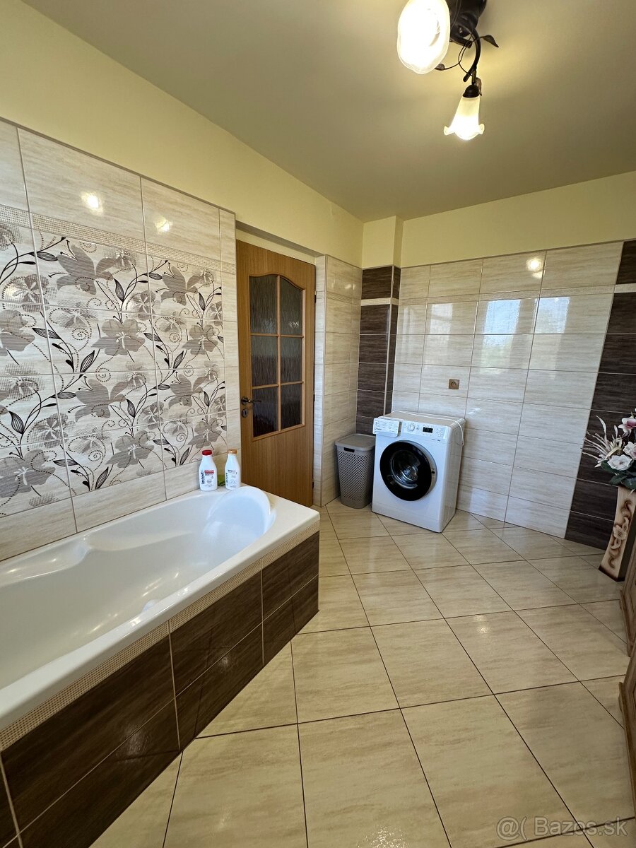 Rodinny dom s pozemkou v Okoci - 17