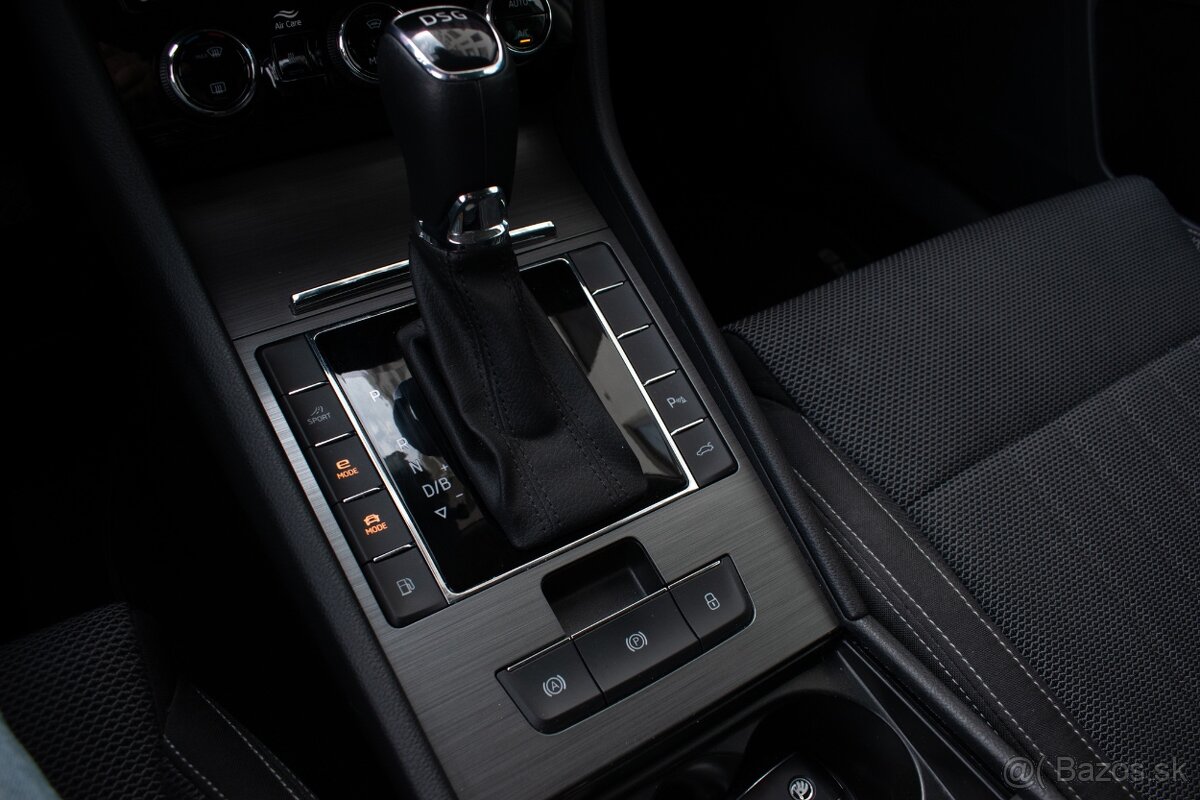 Škoda Superb Combi 1.4TSI iV - 17