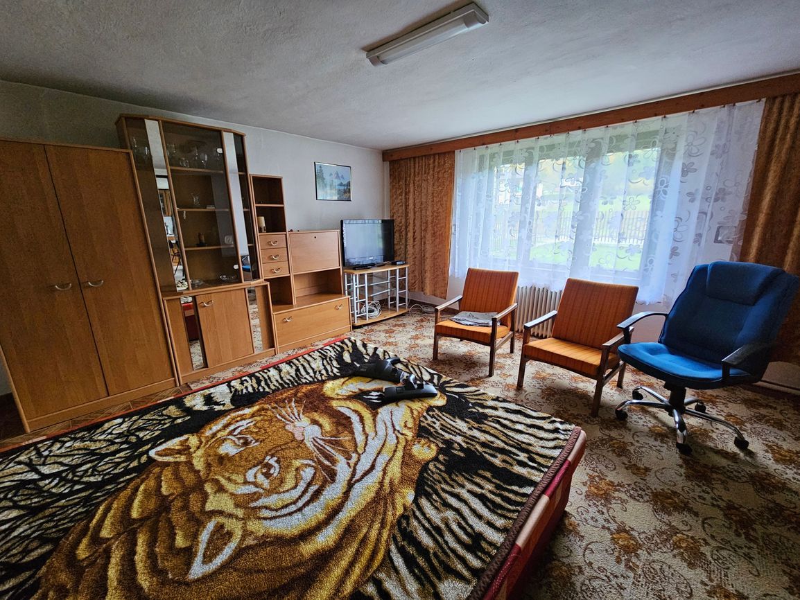 PREDAJ: Priestranný 2-generačný rodinný dom s potenciálom a - 17