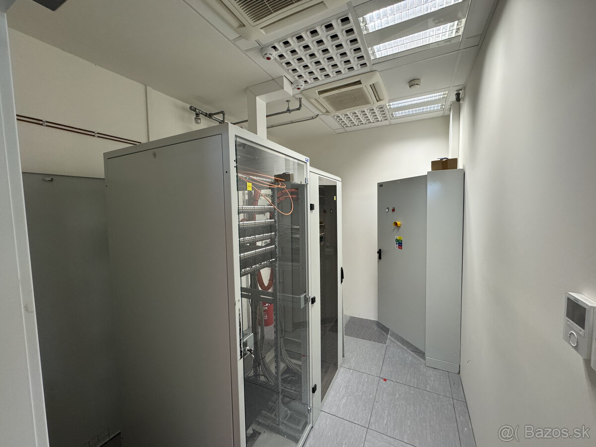 Prenájom samostatného kancelárskeho traktu 750 m² pri jazere - 17