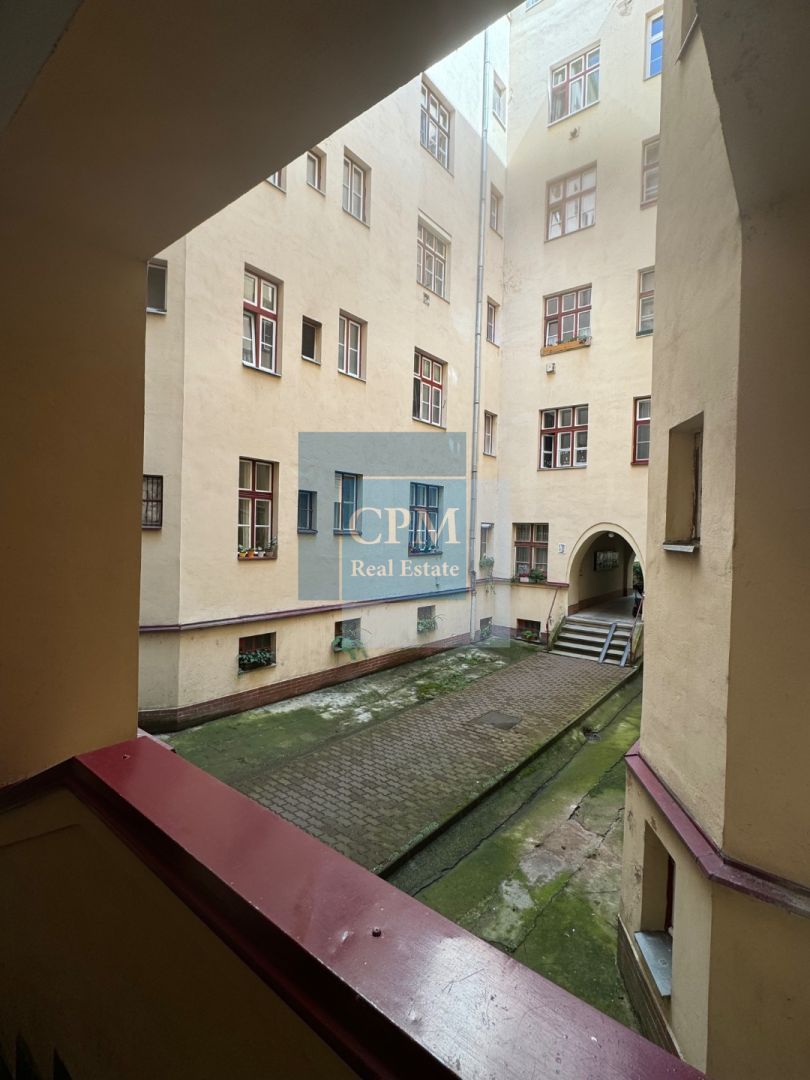 Ponúkame na prenájom 3. izbový veľký byt v centre mesta na Z - 17