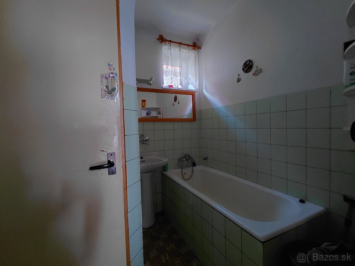 Rodinný dom Bojice,garáž, 958 m2 - 17