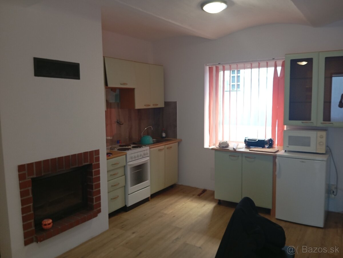 Sklade kancelária a obytný dom - 17