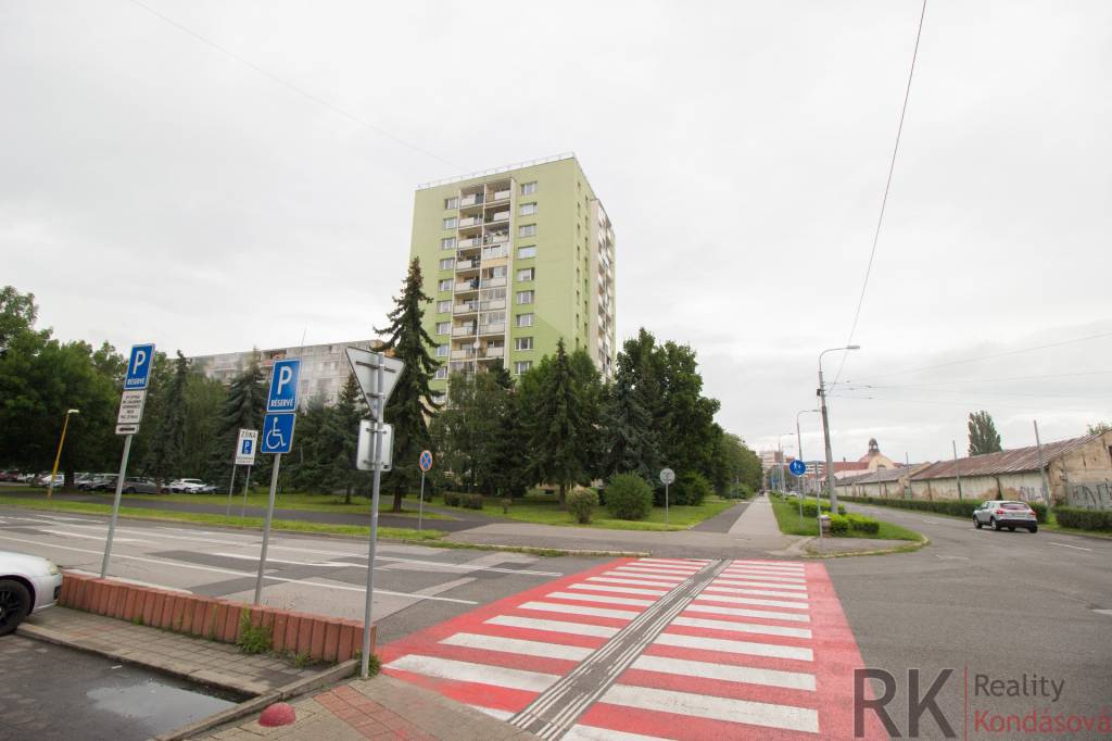 Garzónka- Kuzmányho sídlisko, Magurská - 17