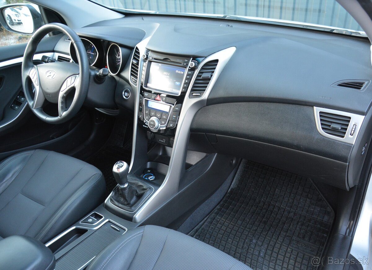 Hyundai i30 CW 1.60 SR voz, 1. maj, Serv. história, TOP výba - 17