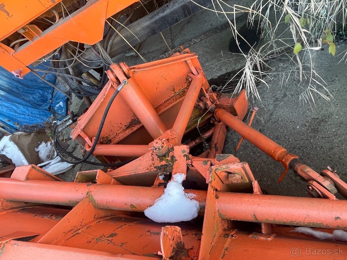 Tatra T 815 sypač s pluhom a zároveň sklápač S2 - 17