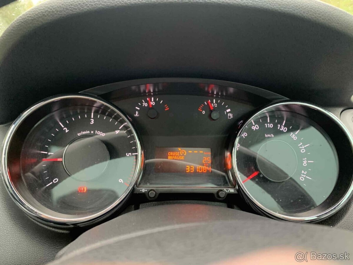 Peugeot 5008 1.6 HDi RV 2012 7miestne Panoráma - 17