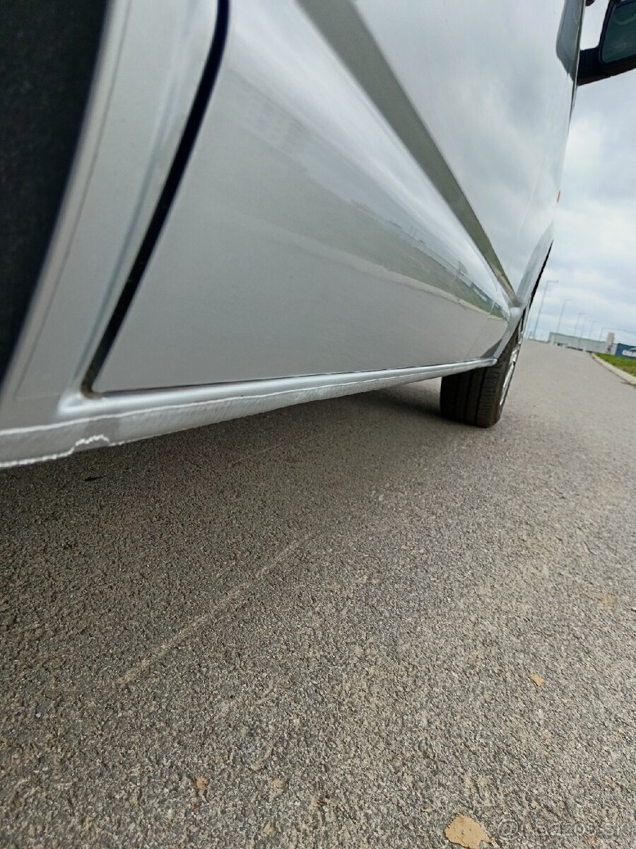 Predám dodávku vw transporter T5 77kw 1.9tdi - 17