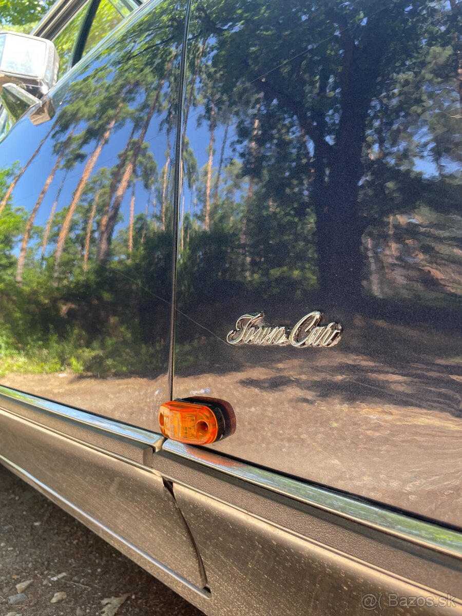 LINCOLN Town Car 1985 V8 - 17