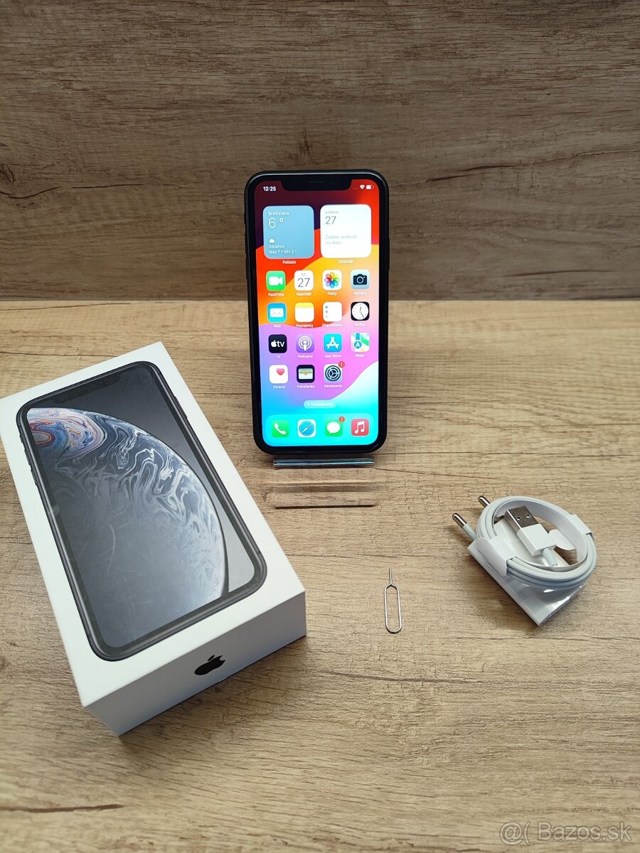 iPhone XR - super stav / v záruke - batéria 97% - 17