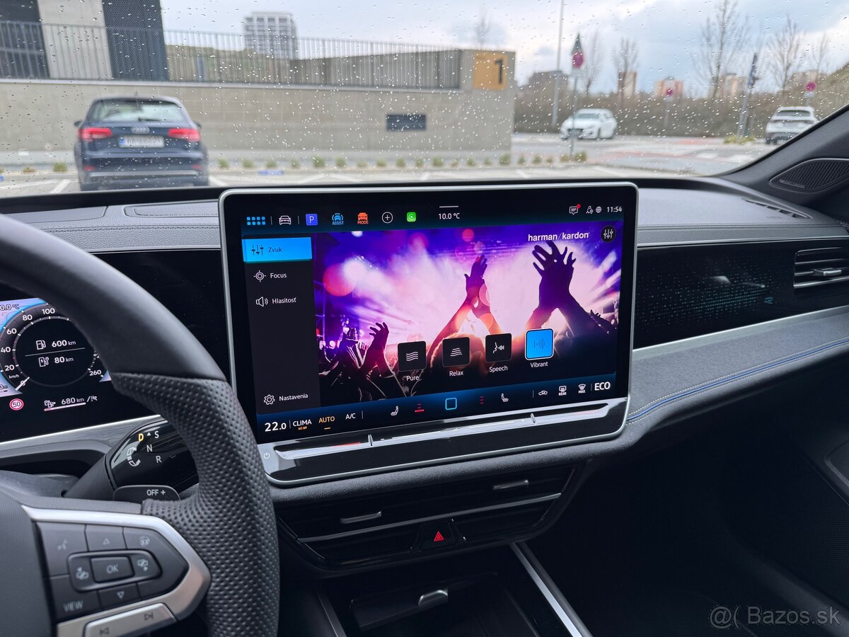 VW Passat R-Line Black Style 2025 - 17