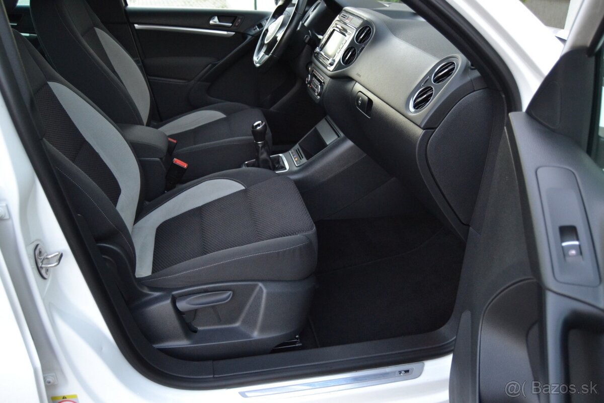 VW TIGUAN 2.0 TDI R LINE 4 MOTION, ALU R18, BIXENÓNY, CHRÓM - 17