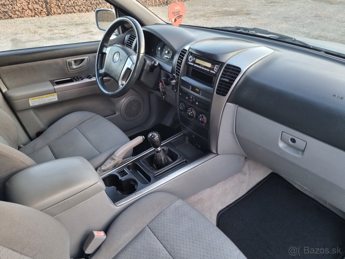 KIA SORENTO 2,5CRDi 4x4 MANUAL - 17