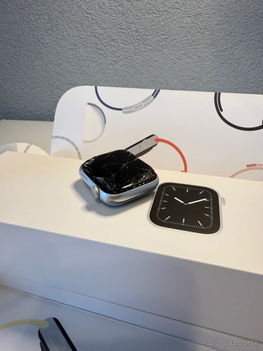 Apple Watch 5 -42mm + Nabíjací Adaptér - 17